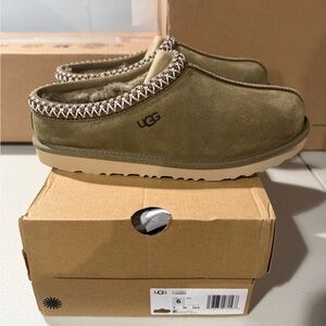 UGG Tasman II Slipper, Women’s 7, Kids 6